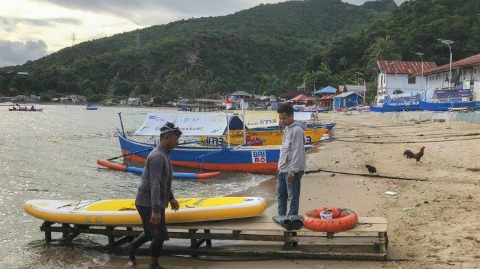 HIU PAUS GORONTALO - Suasana sore ini di objek Wisata Hiu Paus Botubarani, di Kabupaten Bone Bolango, Gorontalo, Jumat, (6/6/2025).Foto: Jefry Potabuga/TribunGorontalo.com