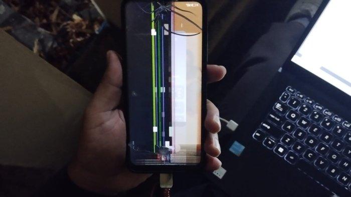 HP korban pemukulan oknum polisi Polda Gorontalo, Senin (23/12/2024).