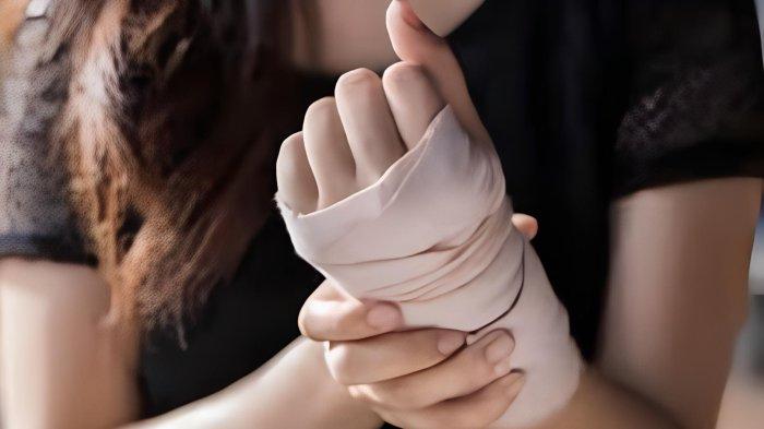 ILUSTRASI -- Seorang istri luka parah gara-gara ditebas suaminya. Kejadian ini di Popayato, Pohuwato, Gorontalo.