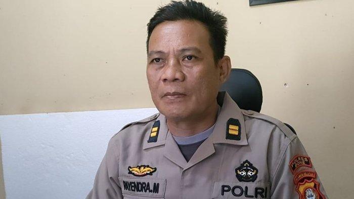 Iptu Rayendra Muhtar, Kasi Humas Polres Bone, Sulawesi Selatan tengah memberikan tanggapan saat dikonfirmasi sejumlah awak media terkait dengan kasus penembakan yang menewaskan seorang pengacara. Rabu, (1/1/2025).