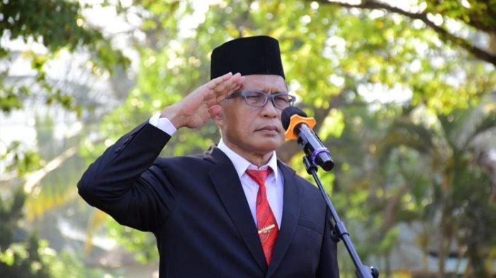 Sekretaris Daerah (Sekda) Kota Gorontalo Ismail Madjid saat menjadi inspektur upacara dalam memperingati hari Pahlawan Nasional ke-78 Tahun 2023.