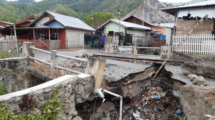 Jembatan Donggala yang terletak di Kelurahan Donggala, Kecamatan Hulonthalagi, Kota Gorontalo, terpantau rusak parah.