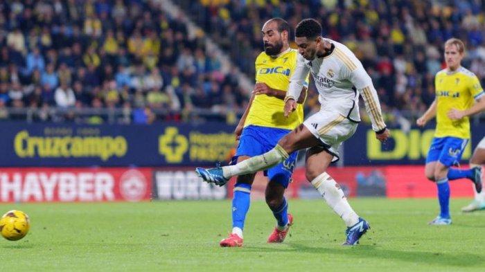 Jude Bellingham mencetak gol ke gawang Cadiz