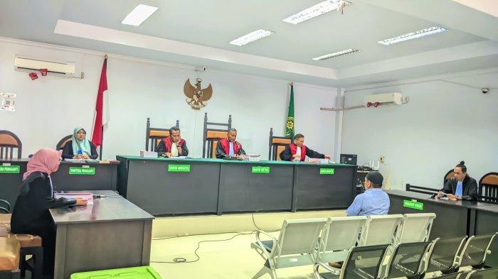 KORUPSI : Suasana sidang lanjutan kasus tindak pidana korupsi, Selasa (27/5/2025). Saksi ahli menyebut terdapat selisih pekerja dengan kontrak senilai Rp 1,2 miliar sekian.