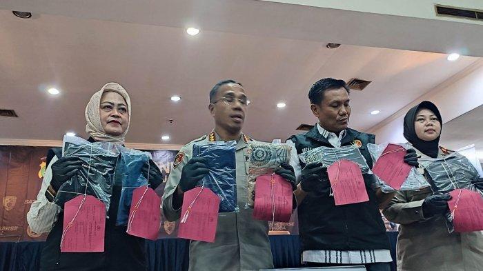 Kapolres Metro Jakarta Timur Komisaris Besar Polisi (Kombes Pol) Nicolas Ary Lilipaly, saat menjelaskan terkait kasus pencabulan santri pada pondok pesantren di Jakarta Timur, Selasa (21/1/2025).