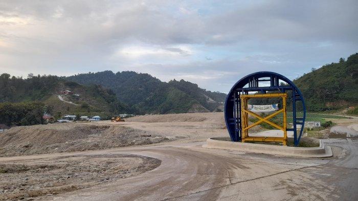 KECELAKAAN KERJA - Kondisi dan Suasana di proyek Bendungan Bulango Ulu, Jumat (9/5/2025). Pejabat Bendungan Bulango Ulu menegaskan tetap bertanggung jawab atas insiden tersebut. Sumber Foto: Arianto )Panambang).