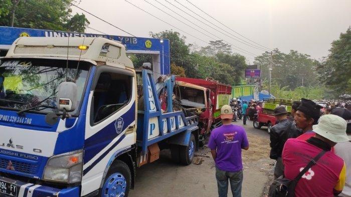 Kecelakaan maut di Tanjakan Kawungluwuk di Desa Kawunghilir, Kecamatan Cigasong, Kabupaten Majalengka, Senin (24/7/2023) sore.