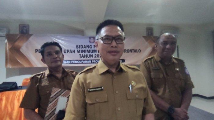 Kepala Dinas Ketenagakerjaan dan ESDM Provinsi Gorontalo yang juga sebagai Ketua Dewan Pengupahan Provinsi Gorontalo, Wardoyo Pongoliu saat dimintai keterangan terkait pengusulan UMP Gorontalo 2024.
 