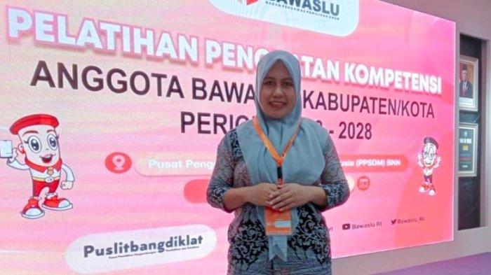 Ketua Bawaslu Pohuwato Yolanda Harun saat mengikuti kegiatan Pelatihan, Penguatan Kompetensi Anggota Bawaslu Kabupaten/Kota Periode 2023-2028