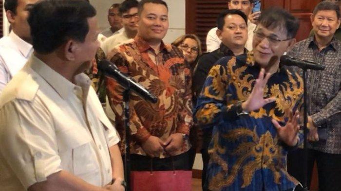 Ketua Umum Partai Gerindra Prabowo Subianto bertemu Politikus PDI-P Budiman Sudjatmiko di Jalan Kertanegara, Jakarta Selatan, Selasa (18/7/2023). (KOMPAS.com/ Tatang Guritno)