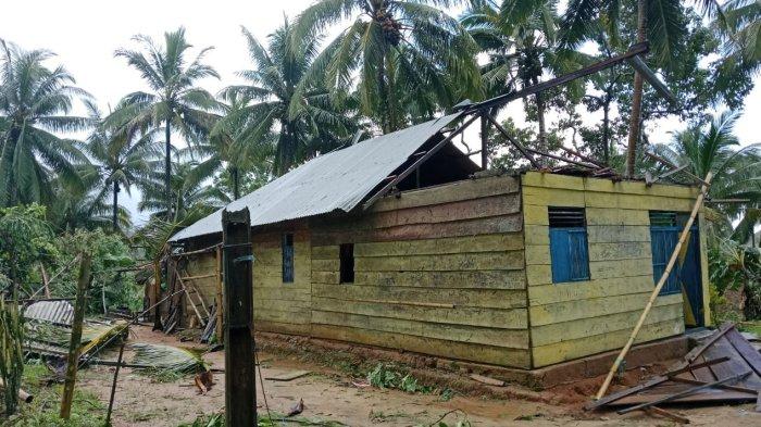 Kondisi rumah warga di Desa Ulobua Kecamatan Tibawa, Kabupaten Gorontalo.