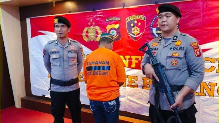 Konferensi pers penetapan tersangka kasus pencabulan anak di bawah umur di Mapolres Bone Bolango pada Selasa (30/7/2024).