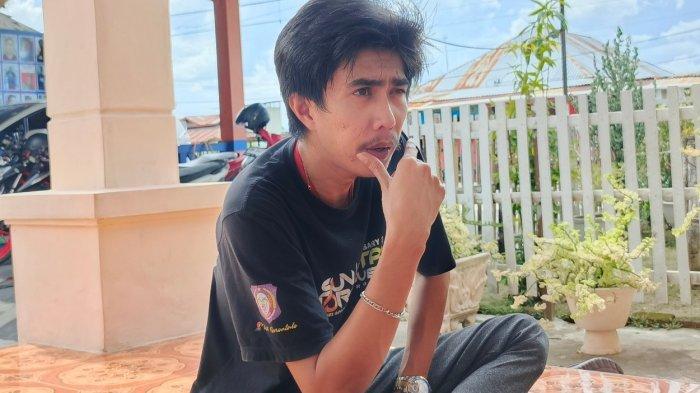 PENGGELAPAN BARANG BUKTI - Kurniawan Dwi saat diwawancarai TribunGorontalo.com, Sabtu (10/5/2025). Kurniawan mengaku velg mobil miliknya dijual padahal sempat disita sebagai barang bukti kasus narkoba. (Sumber Foto: Arianto Panambang).