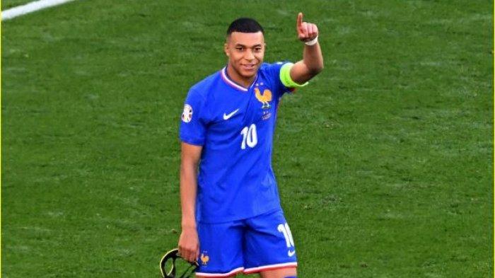Kylian Mbappe mencetak gol ke gawang Polandia di babak penyisihan grup Euro 2024