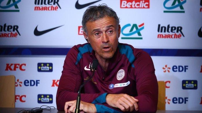 PELATIH PSG — Luis Enrique saat konferensi pers final Coupe de France. Terkini Luis Enrique berhasil meraih treble winner bersama PSG.
