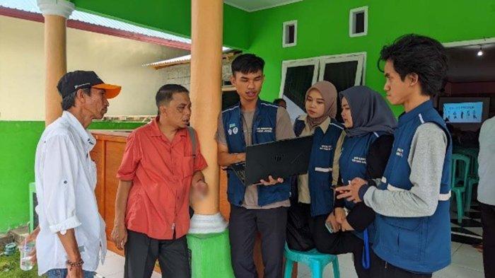 Mahasiswa Arsitek saat membahas rancangan desa wisata.