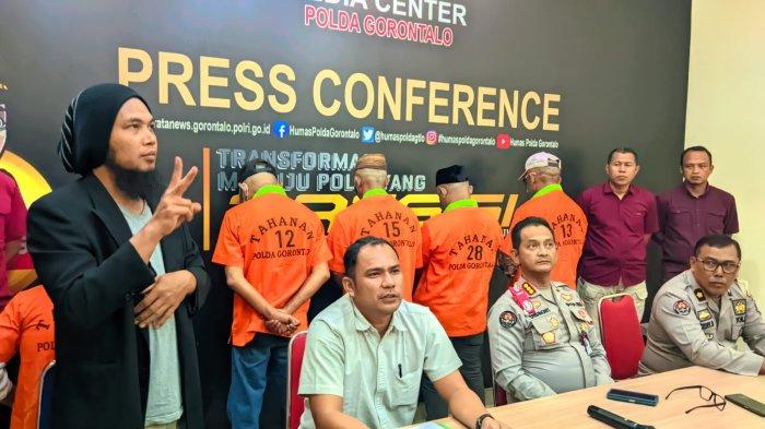 Mantan Bupati Baolemo Darwis Moridu, resmi ditetapkan sebagai tersangka dugaan tindak pidana korupsi Jalan Usaha Tani Boalemo.