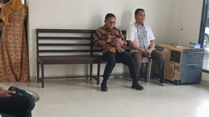 Eks Wali Kota Gorontalo, Marten Taha, saat menghadiri sidang kasus korupsi proyek Jalan Nani Wartabone, di Pengadilan Negeri Gorontalo, Rabu (22/1/2025).