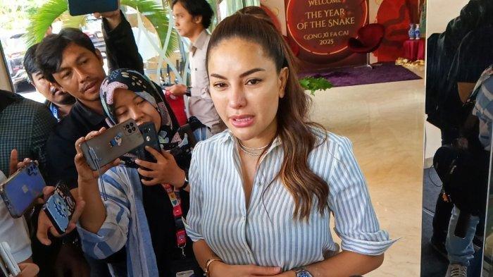 NIKITA MIRZANI JADI TERSANGKA - Nikita Mirzani Dijerat Pasal Berlapis Termasuk TPPU di Kasus Pemerasan, Terancam 20 Tahun Penjara. Dalam hal ini, polisi menyebut penetapan tersangka ini dilakukan setelah pihaknya melakukan gelar perkara kasus.