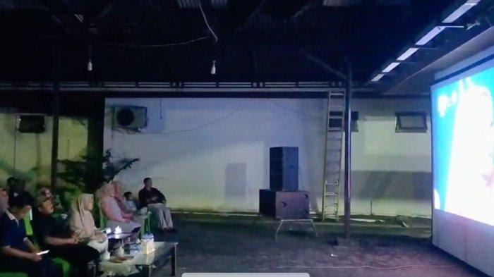 Nobar penampilan Owan D`Academy.