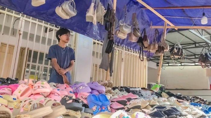 PASAR SENGGOL--Pedagang pasar senggol di Kota Gorontalo, Provinsi Gorontalo keluhkan pendapatan menurun. Nampak pasa senggol sangat sepi apalagi cuaca jadi tantangan tersendiri bagi para pedagang, Jumat (21/3/2025).