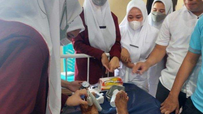 PELAYANAN BPJS--Masyarakat Gorontalo tidak perlu khawatir menggunakan BPJS untuk berobat ke fasilitas kesehatan, sebab, pihak BPJS Kesehatan Gorontalo menjamin tidak adanya diskriminasi, Sabtu (22/3/2025). Foto: TribunGorontalo.com