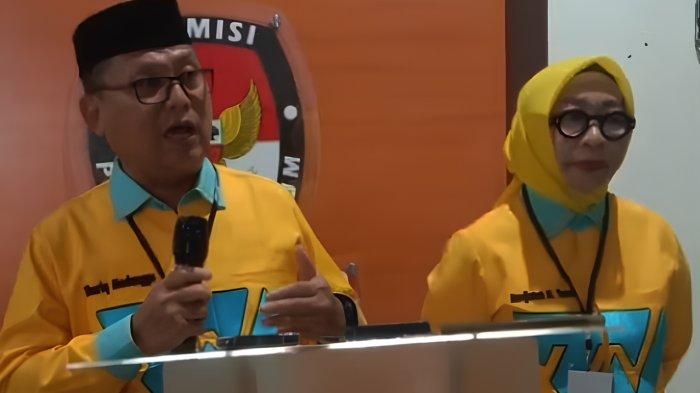 PENETAPAN BUPATI - Pasangan Calon berjuluk Bercahaya, Thariq Modanggu dan Nurjanah Hasan Yusuf resmi ditetapkan sebagai Bupati dan Wakil Bupati Gorontalo Utara, Kamis (29/5/2025).