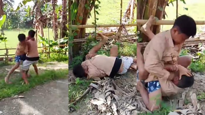 PERKELAHIAN -- Dua Siswa Gorontalo adu jotos di tengah kebun warga.