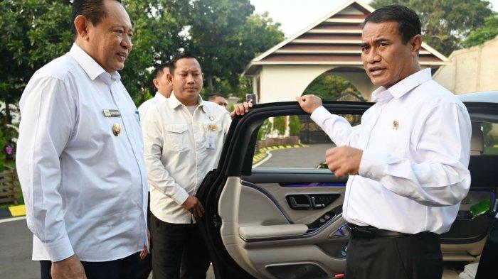 PERTEMUAN -- Gubernur Gorontalo Gusnar Ismail melakukan pertemuan dengan Menteri Pertanian (Mentan) Amran Sulaiman di Jakarta, Rabu (28/5/2025).