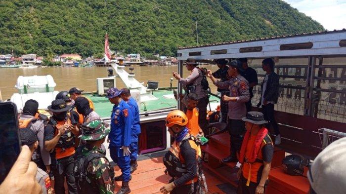 PROSES EVAKUASI -- Proses evakuasi jenazah Salsabilah Ibrahim yang ditemukan jauh dari Jembatan Potangan, Gorontalo.
