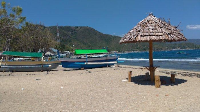 Pesir putih di Pantai Dulanga.