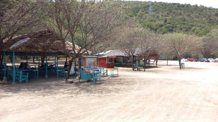 Pantai Kurenai berada di Botubarani, Kecamatan Kabila Bone, Kabupaten Bone Bolango, Provinsi Gorontalo
