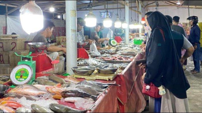 Pasar ikan di Desa Tenilo Kabupaten Gorontalo ini ramai dikunjungi masyarakat