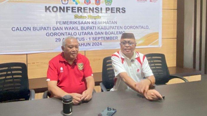 Paslon Sofyan Puhi dan Tonny Yunus setelah melakukan pemeriksaan kesehatan di RSUD MM Dunda Limboto, Jumat (30/8/2024)