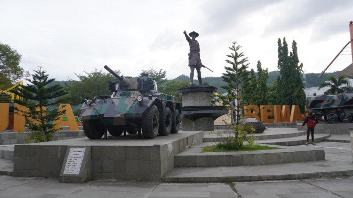 Patung Nani Wartabone di Lapangan Taruna Remaja Jalan Ahmad Yani, Hulonthalangi, Kota Gorontalo, Provinsi Gorontalo