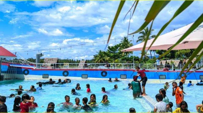 Permandian Villa Desaku ramai pengunjung pada Minggu (9/6/2024).