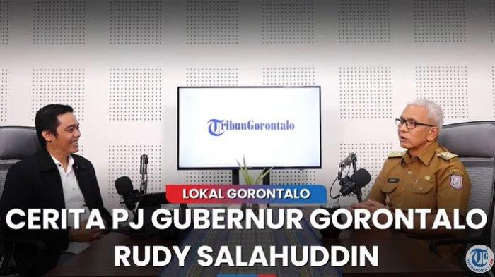 Pj Gubernur Gorontalo Rudy Salahuddin saat wawancara eksklusif TribunGorontalo.com dalam Tribun Podcast edisi Tribun Ngopi 'Ngobrol Sang Pemimpin' yang dipandu Manajer Content TribunGorontalo.com, Aldi Ponge.