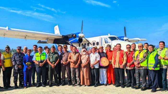 Pj Gubernur Gorontalo bersama Forkopimda foto bersama sebelum take-off ke Bandara Panua Pohuwato, Minggu (18/2/2024).
