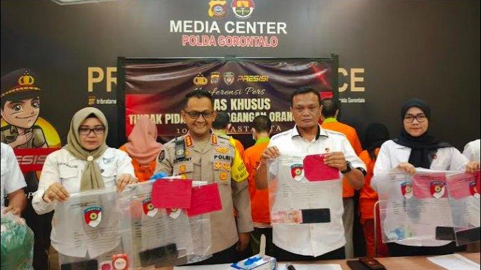 Polda Gorontalo menunjukkan barang bukti kasus TPPO di Kabupaten Gorontalo