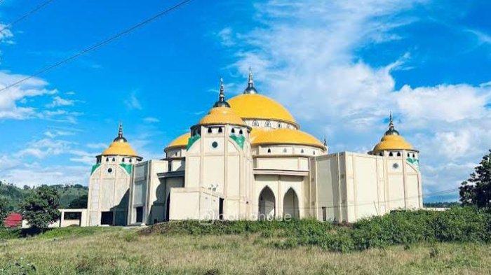 KORUPSI PEMBANGUNAN MASJID - Potret Masjid Blok Plan di Desa molingkapoto, Kecamatan Kwandang, Gorontalo Utara. Kejari Kabupaten Kejaksaan Negeri Gorontalo Utara mengusut tindak pidana korupsi pembangunan masjid yang menyebabkan kerugian negara sebesar Rp 605 juta.