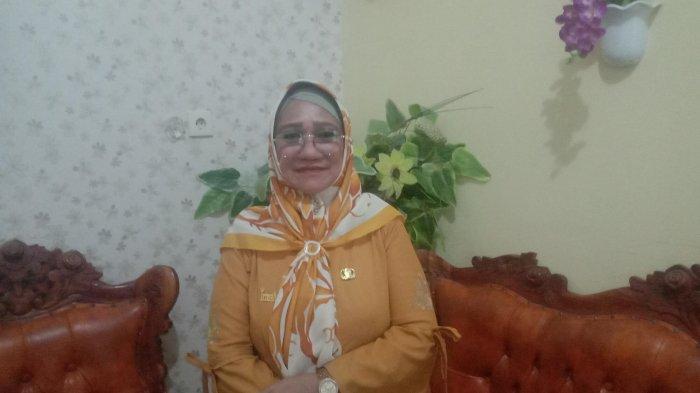 KEPSEK BURON - Potret Sekretaris Dinas Pendidikan Gorontalo Utara Irmawati Ahmad, saat ditemui TribunGorontalo.com pada Kamis (22/5/2025). Oknum kepsek di Kabupaten Gorontalo Utara kini diburu polisi terkait kasus dugaan money politic pada PSU Pilkada 2024. (Sumber Foto:Efriet Mukmin/TribunGorontalo.com)
