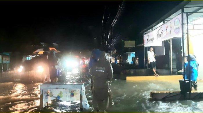 Potret banjir di Jalan Arif Rahman Hakim Kota Gorontalo pada Rabu (10/7/2024) malam