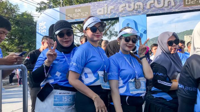 FUN RUN -- Potret para peserta Air Fun Run di Kota Gorontalo, Minggu (27/7/2025). Sejumlah warga ingin fun run jadi agenda rutin.