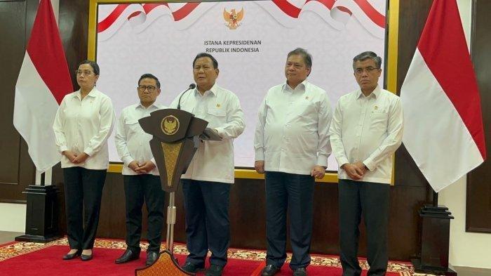 Presiden Prabowo Subianto mengumumkan penetapan rata-rata Upah Minimum Provinsi (UMP) 2025 sebesar 6,5 persen di Kantor Presiden, Komplek Istana Kepresidenan, Jakarta, pada Jumat, (29/11/2024).