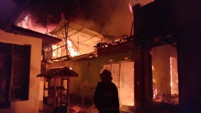 Prosesi pemadaman kebakaran di JDS Kota Gorontalo, Kamis (15/2/2024).