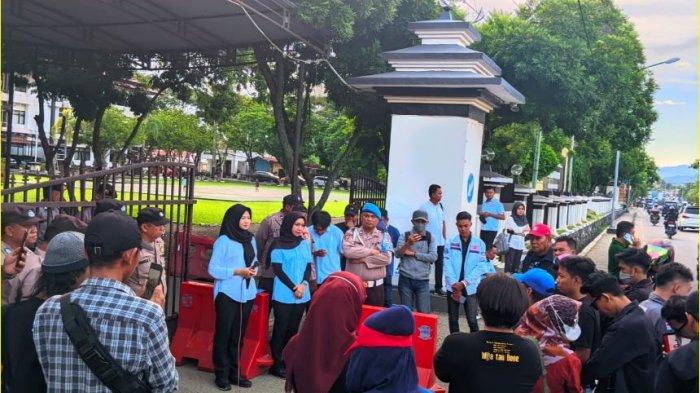 Puluhan wartawan menggeruduk Polda Gorontalo pada Rabu (15/5/2024).