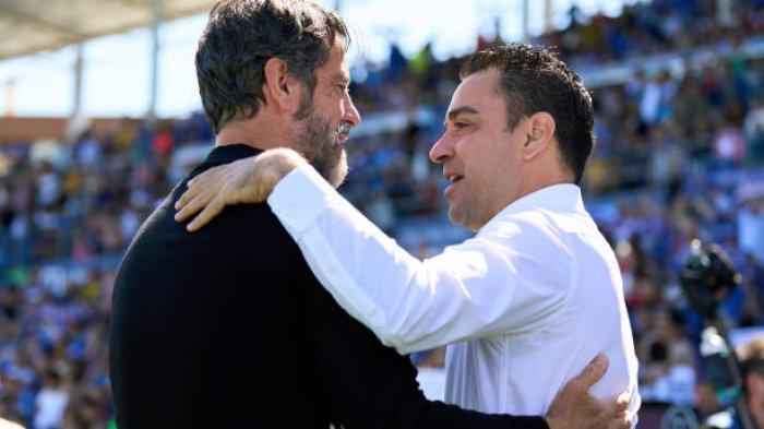 Quique Sanchez Flores saat masih menjadi Getafe CF, bertemu dengan Xavi Hernandez dalam partai LaLiga Santander di Coliseum Alfonso Perez, 16 April 2023 waktu setempat.