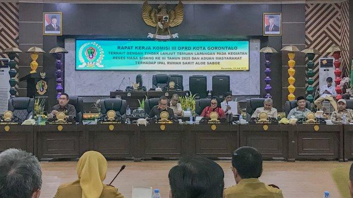 RDP DPRD--Komisi III DPRD Kota Gorontalo gela RDP bersama manejemen RSUD Aloei Saboe, Senin (14/7/2025). Foto: TribunGorontalo.com/Jefri Potabuga.