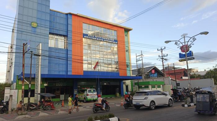 KASUS PENGANIAYAAN -- RSUD Sitti Khadijah di Jl Nani Wartabone, Kelurahan Heledulaa Selatan, Kecamatan Kota Timur, Kota Gorontalo. Depan rumah sakit ini merupakan lokasi di mana penjual pangsit ditebas orang tak dikenal pada Rabu (30/7/2025).