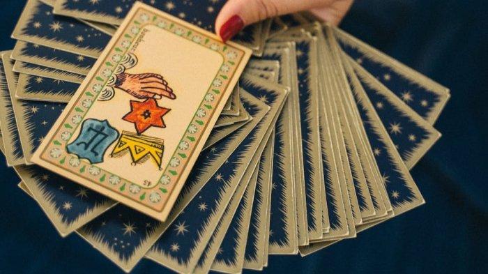Ilustrasi – Ramalan Kartu Tarot untuk Gemini